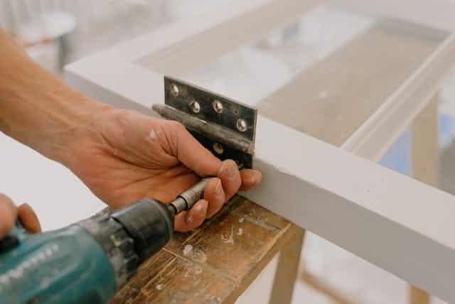 construction-worker-drilling-hole